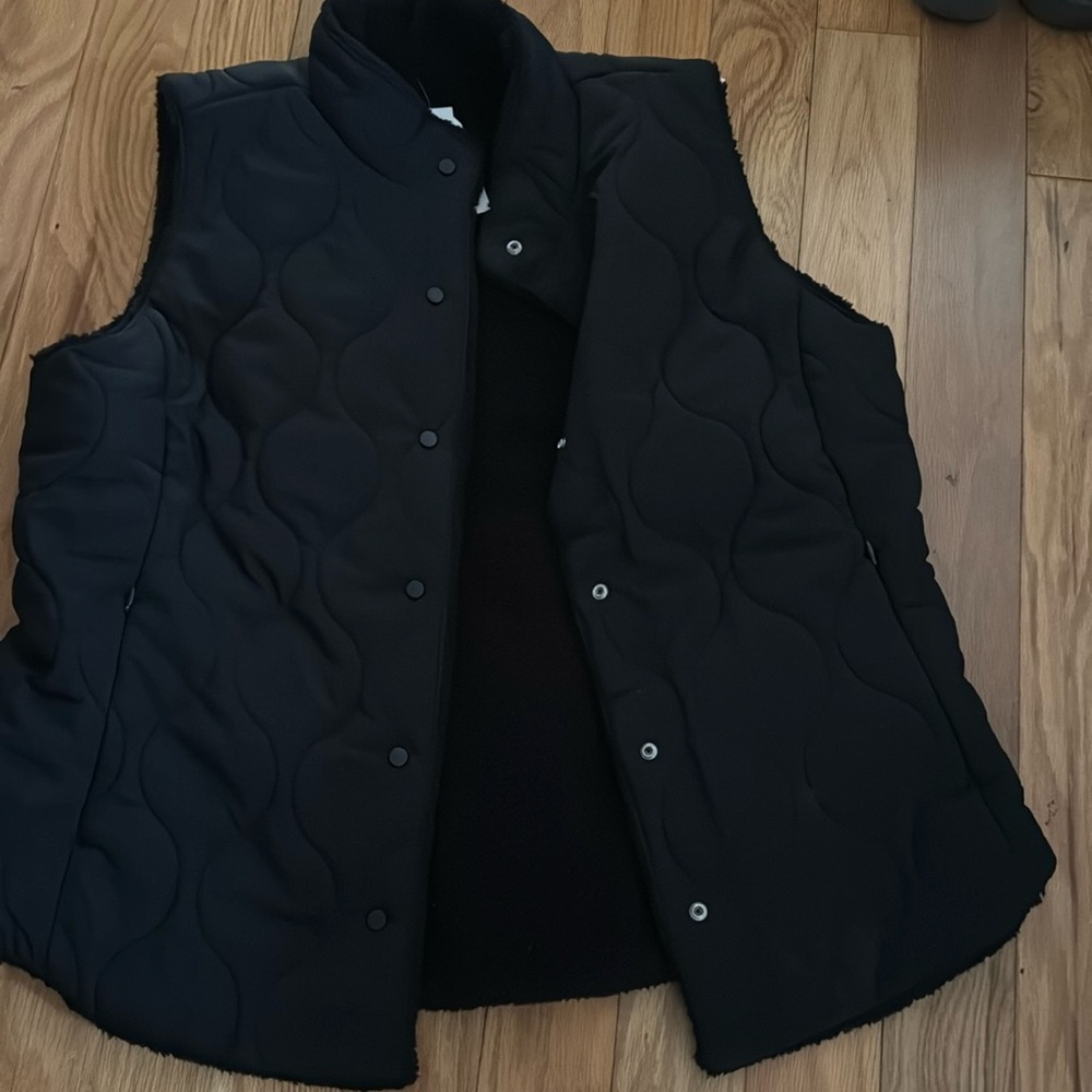 Women new vest with tags